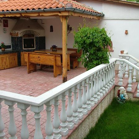 Family Hotel Emaly 1 Bankea Exterior foto