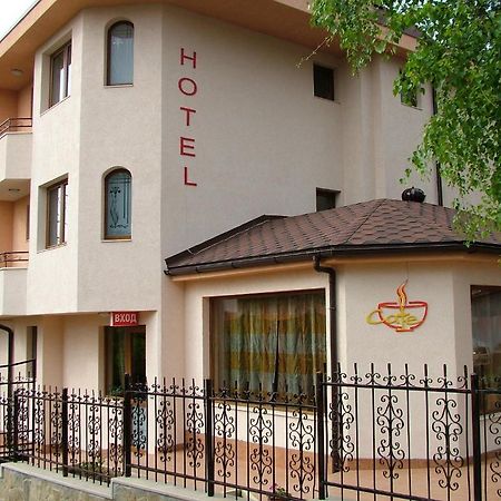 Family Hotel Emaly 1 Bankea Exterior foto