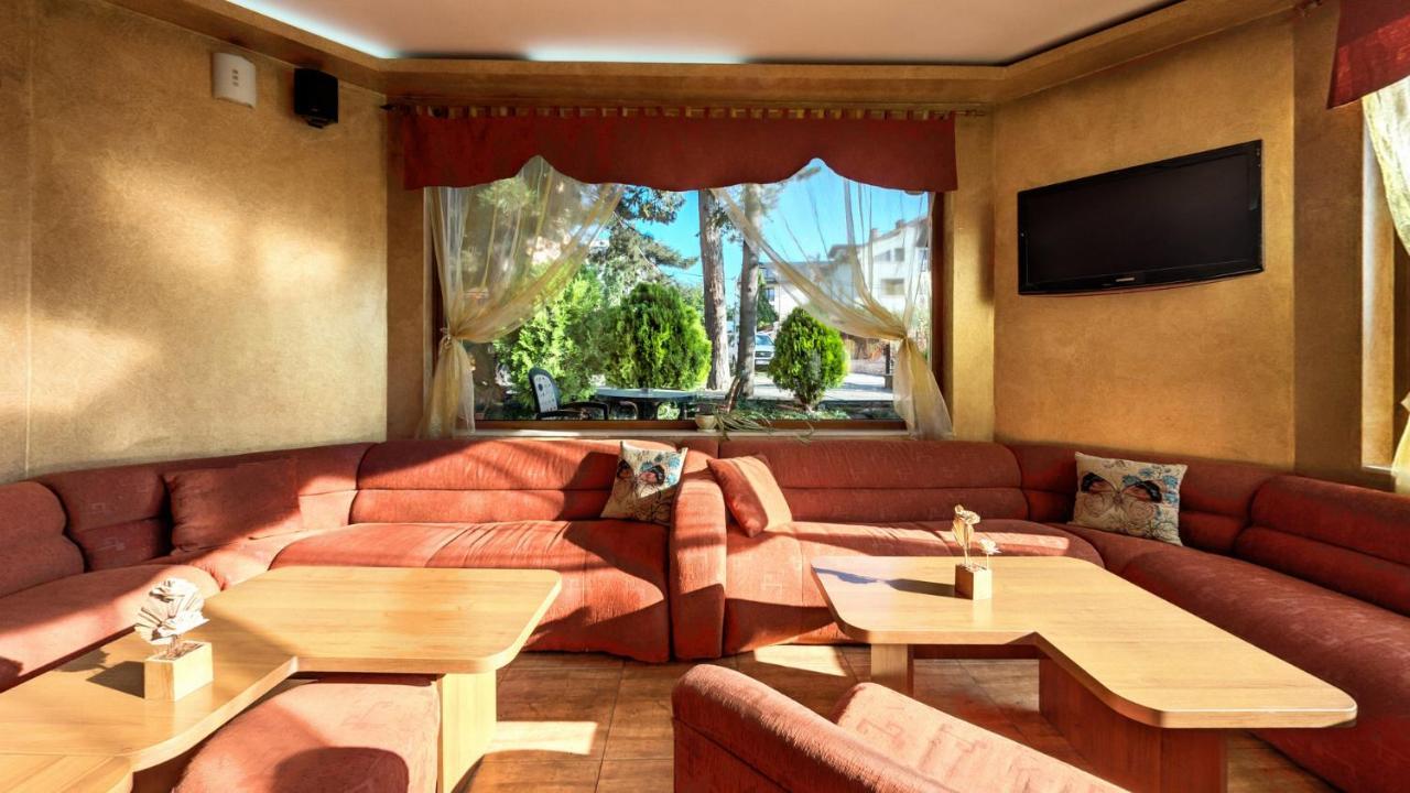 Family Hotel Emaly 1 Bankea Exterior foto