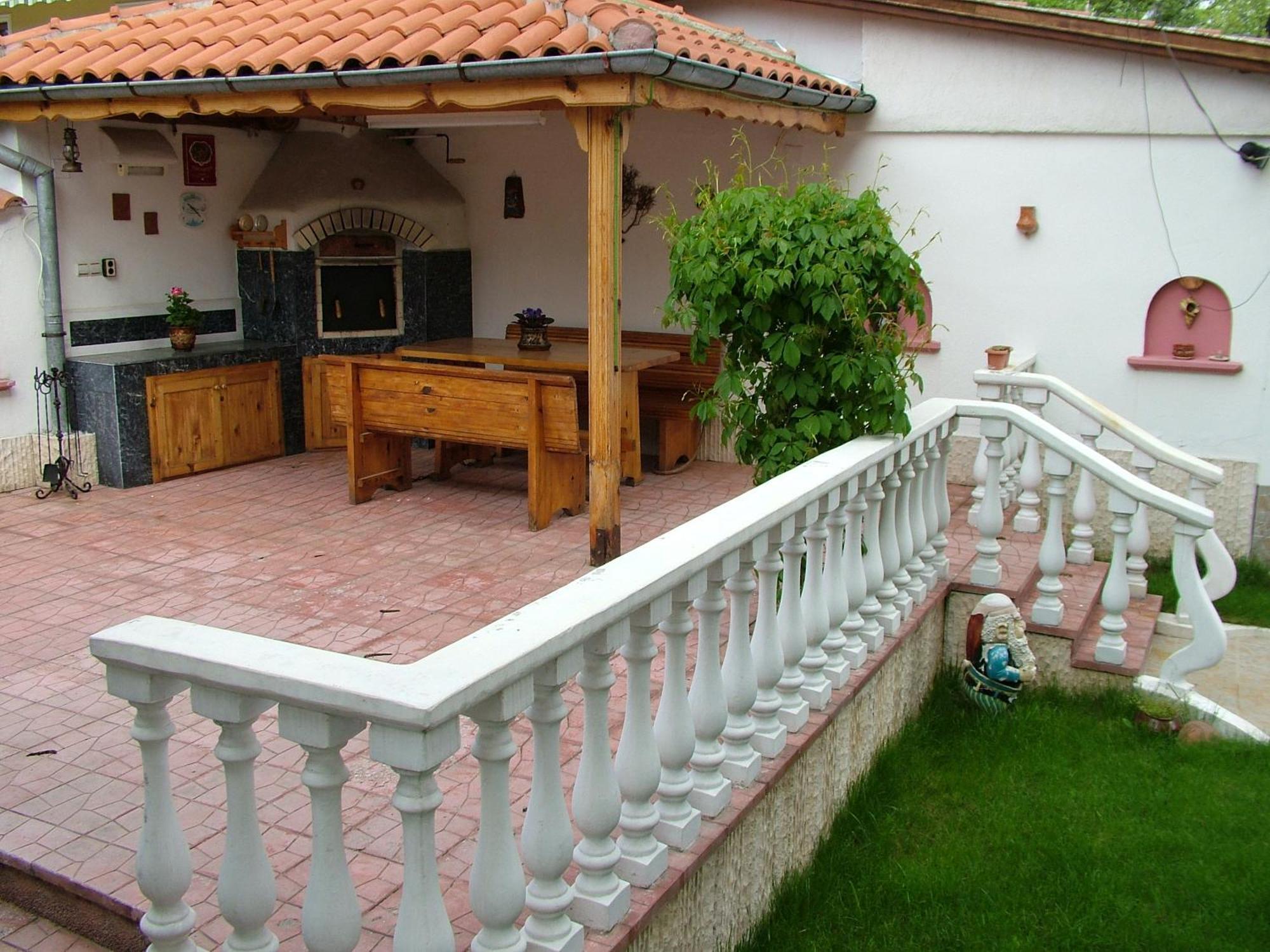 Family Hotel Emaly 1 Bankea Exterior foto