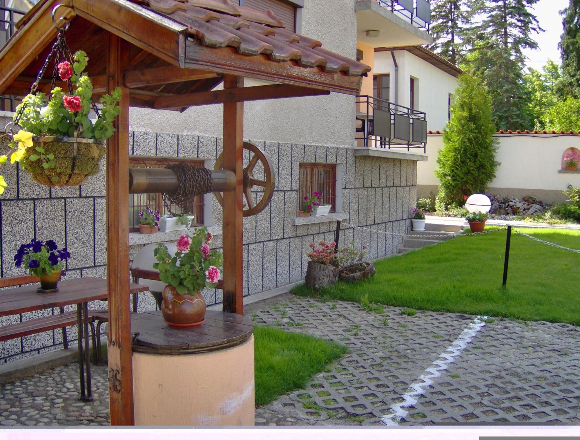 Family Hotel Emaly 1 Bankea Exterior foto