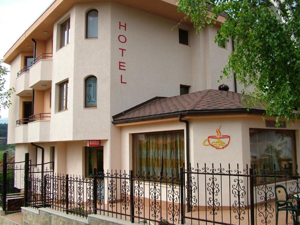 Family Hotel Emaly 1 Bankea Exterior foto